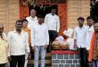 कपिलधारवाडी येथून मुंबई येथील मराठा आंदोलकांसाठी चटणी-भाकरीची शिदोरी मुंबईला रवाना