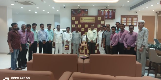 सामाजिक समता व संविधानिक मूल्ये नव्या पिढीत रुजवणे काळाची गरज – अविनाश पायके  बीडमधील चंदुकाका सराफ दुकानात संविधान दिन मोठ्या उत्साहात साजरा